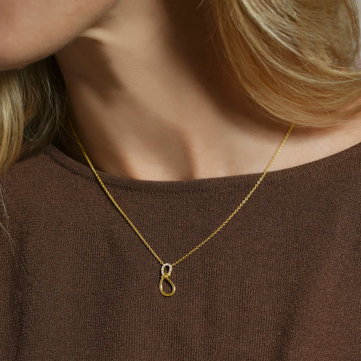 Collier INFINIE porté