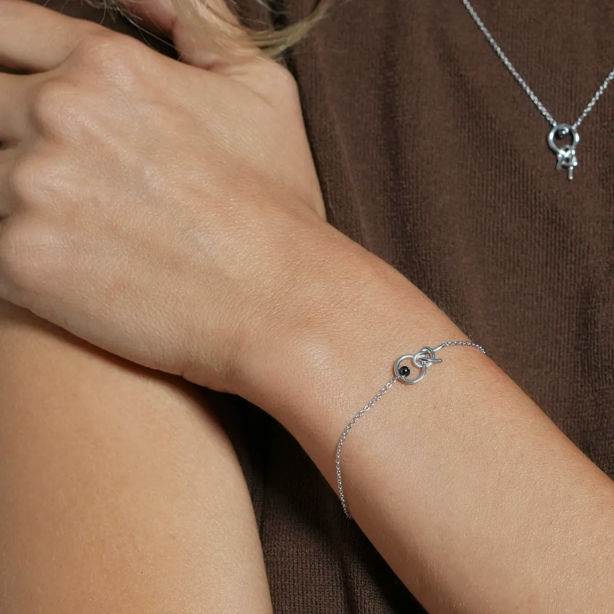 Bracelet ÉTERNELLE porté