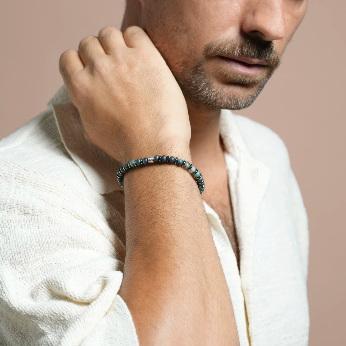 Bracelet ÉBÈNE agate porté