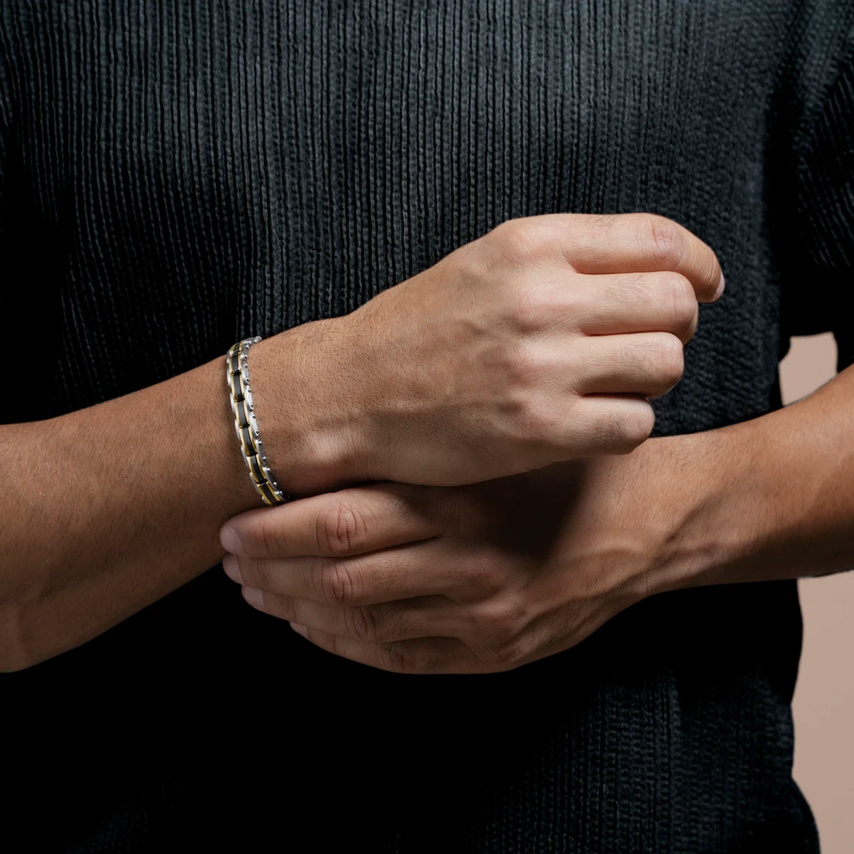Bracelet KAEL noir porté
