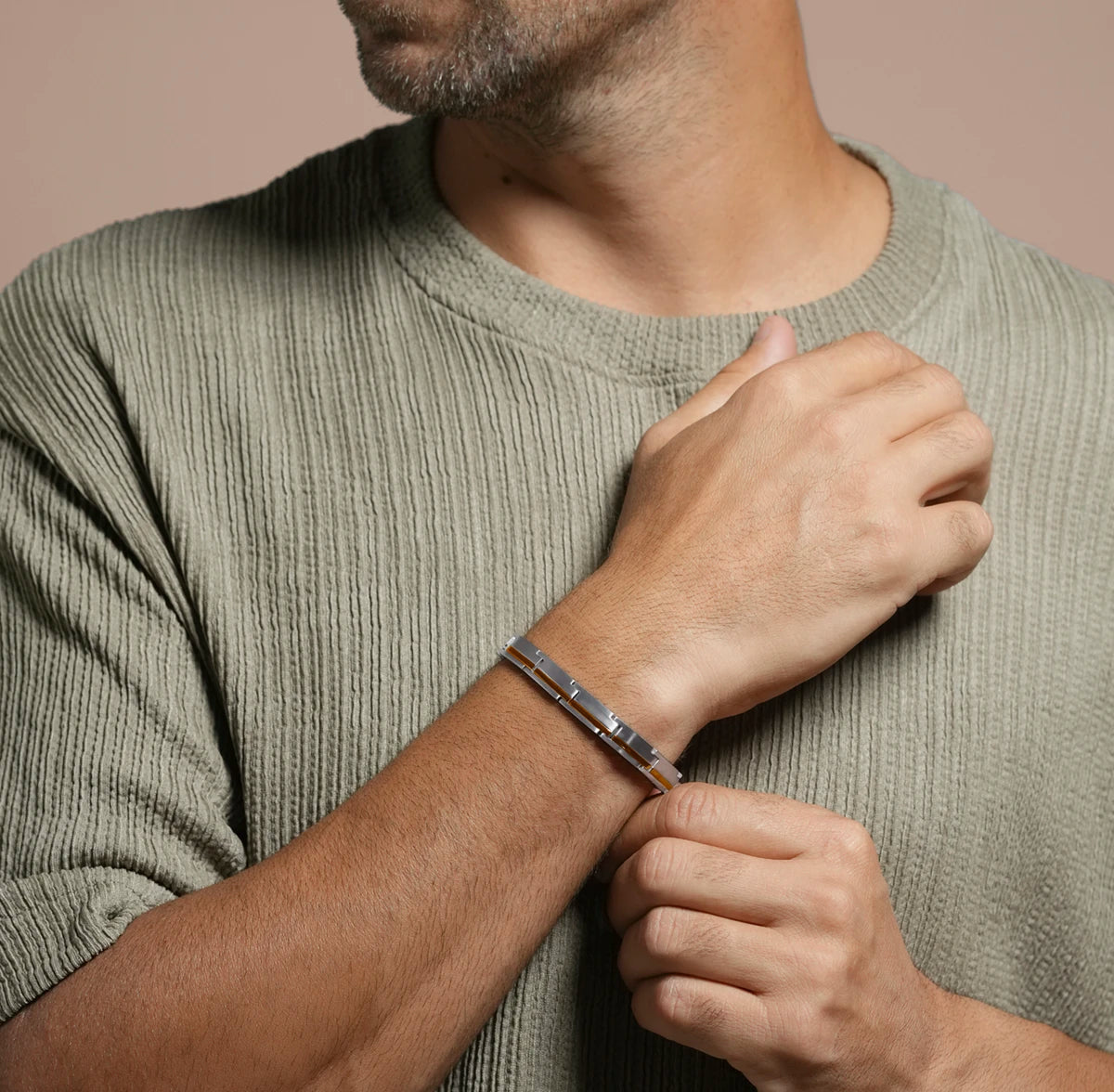 Bracelet LIAM brun porté