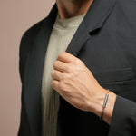 Bracelet ELI brun porté