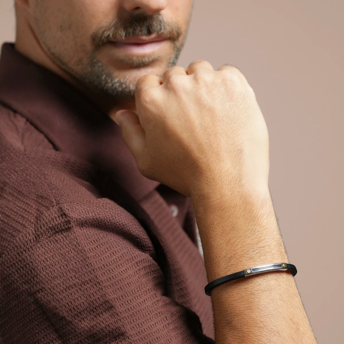Bracelet NOREN noir porté
