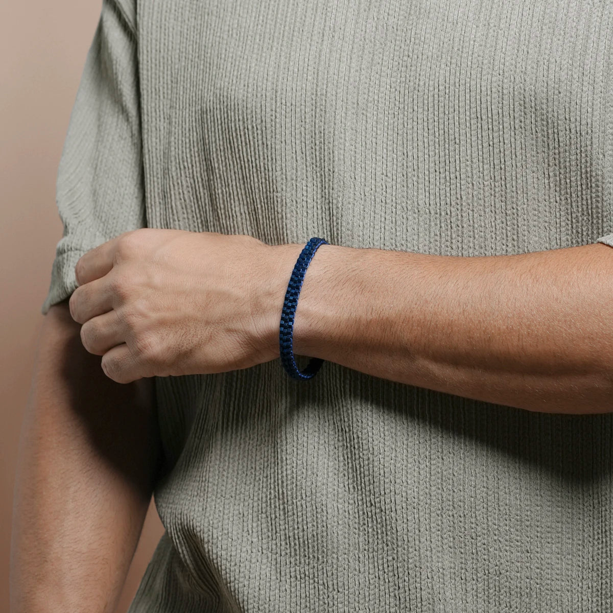 Bracelet CAIRN bleu porté