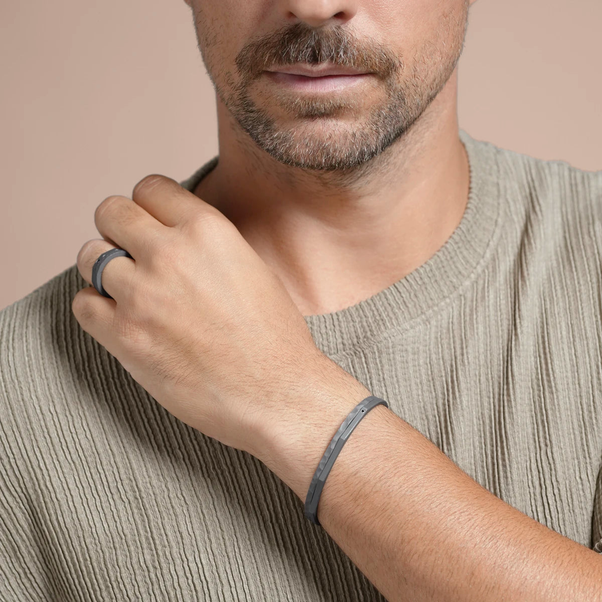 Bracelet jonc TAÏGA porté